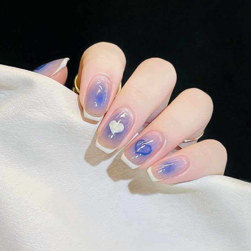 Kunstfingernägel mit Stilvollem Herz- und Ombre-Design Brehn