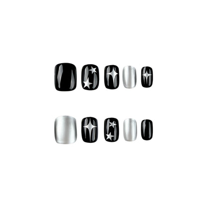 Kunstvolle Nagelkunst mit Metallic- und Sternenmotiven Brehn