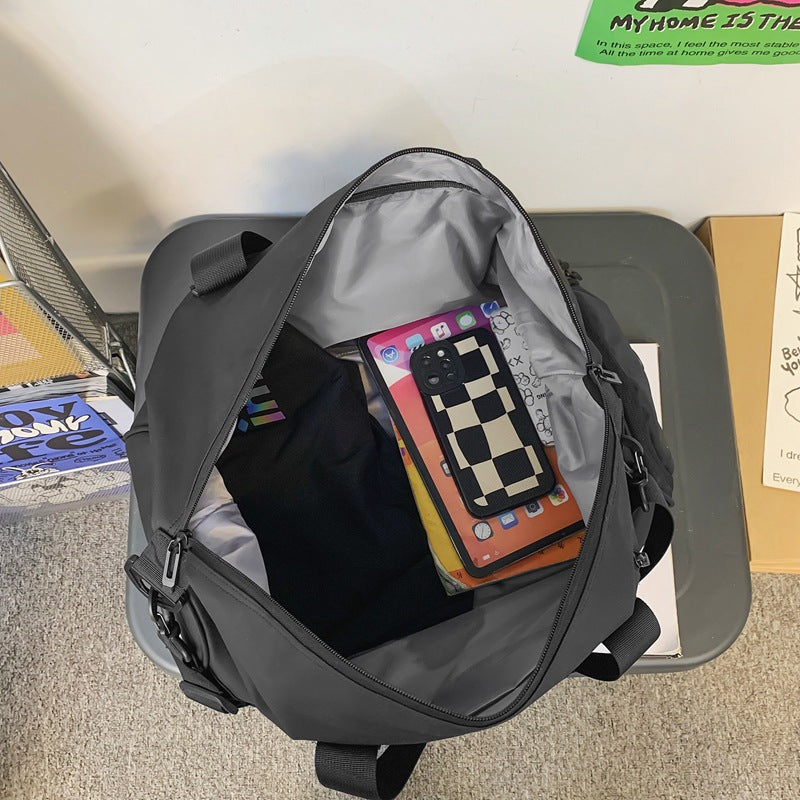 Sportliche Reisetasche Im Modernen Design Brehn