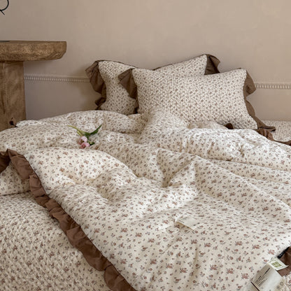 Wendbare gesteppt florale Bettwäsche Set mit Rüschensaum Kissenbezügen