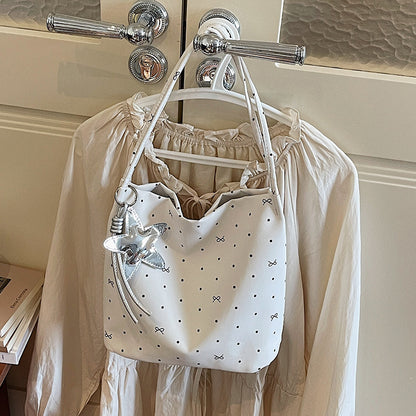 Lässige gepunktete Schultertasche