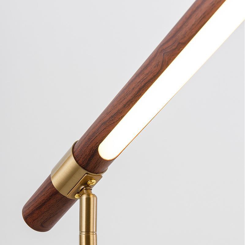Moderne verstellbare Stehlampe mit elegantem Design
