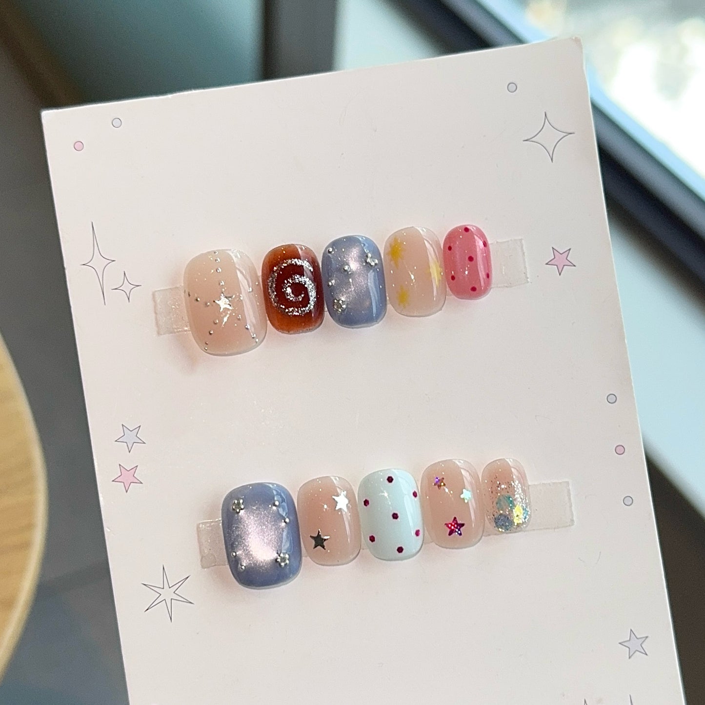 Kreative Kunstnägel mit Funkelnden Sternenmotiven Brehn