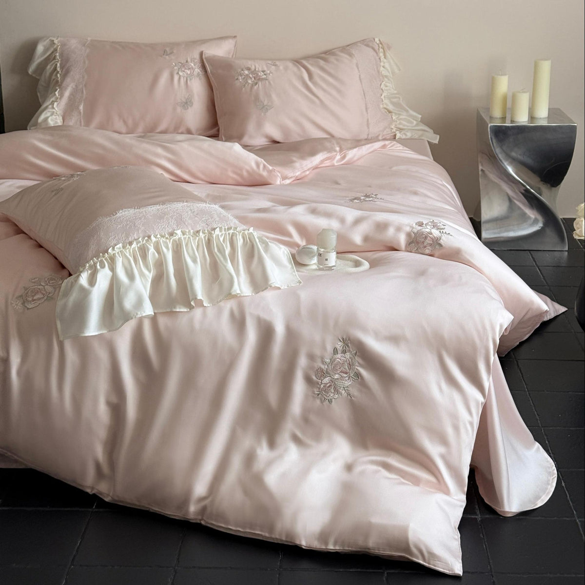 Luxuriöses Satin-Bettwäsche-Set mit Rüschen und Stickerei Brehn
