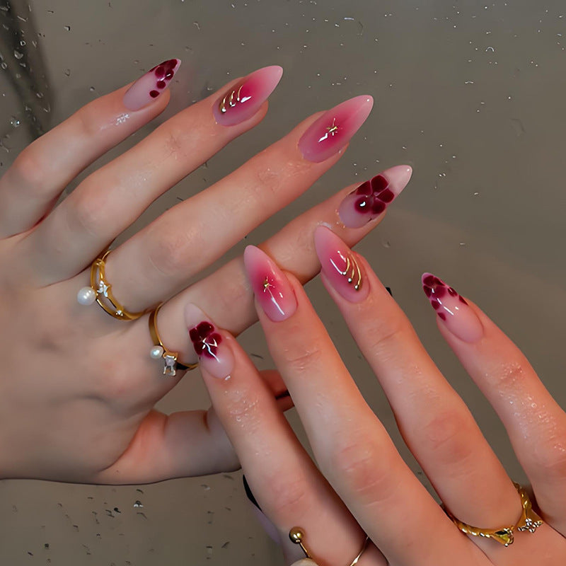Künstliche Fingernägel mit eleganten Blumen- und Glitzermuster Brehn
