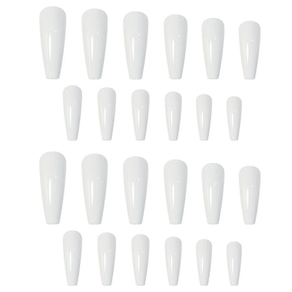 Kunstnagelset mit eleganten Spitzen und glänzendem Finish Brehn