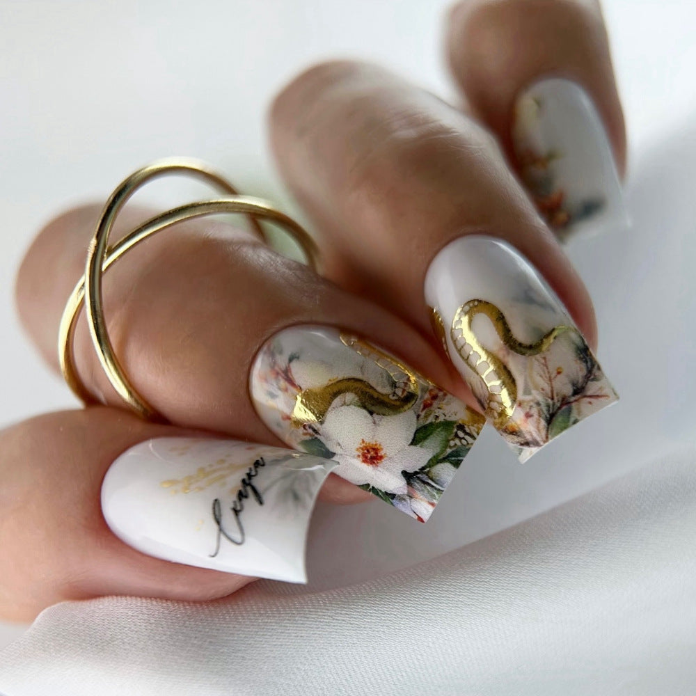 Kunstnägel mit floralem und künstlerischem Design Brehn