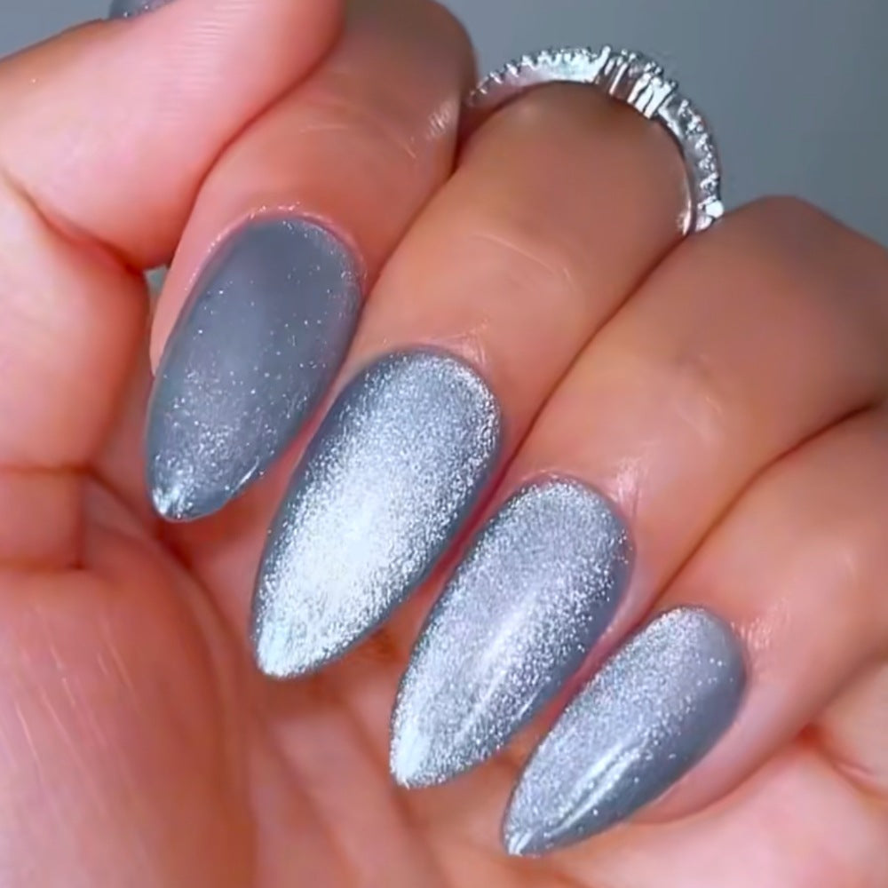 Kunstnägel mit Metallic und Glitzernden Finish Brehn