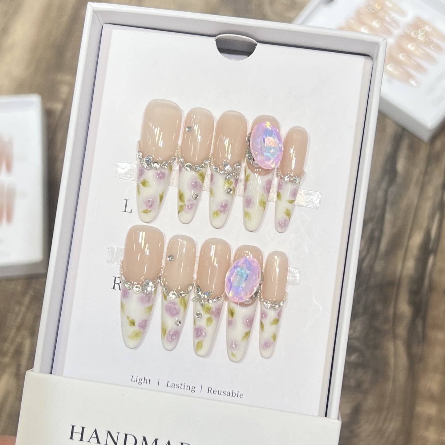 Dekorativer Floral Stiletto Press-On Nail Set Brehn