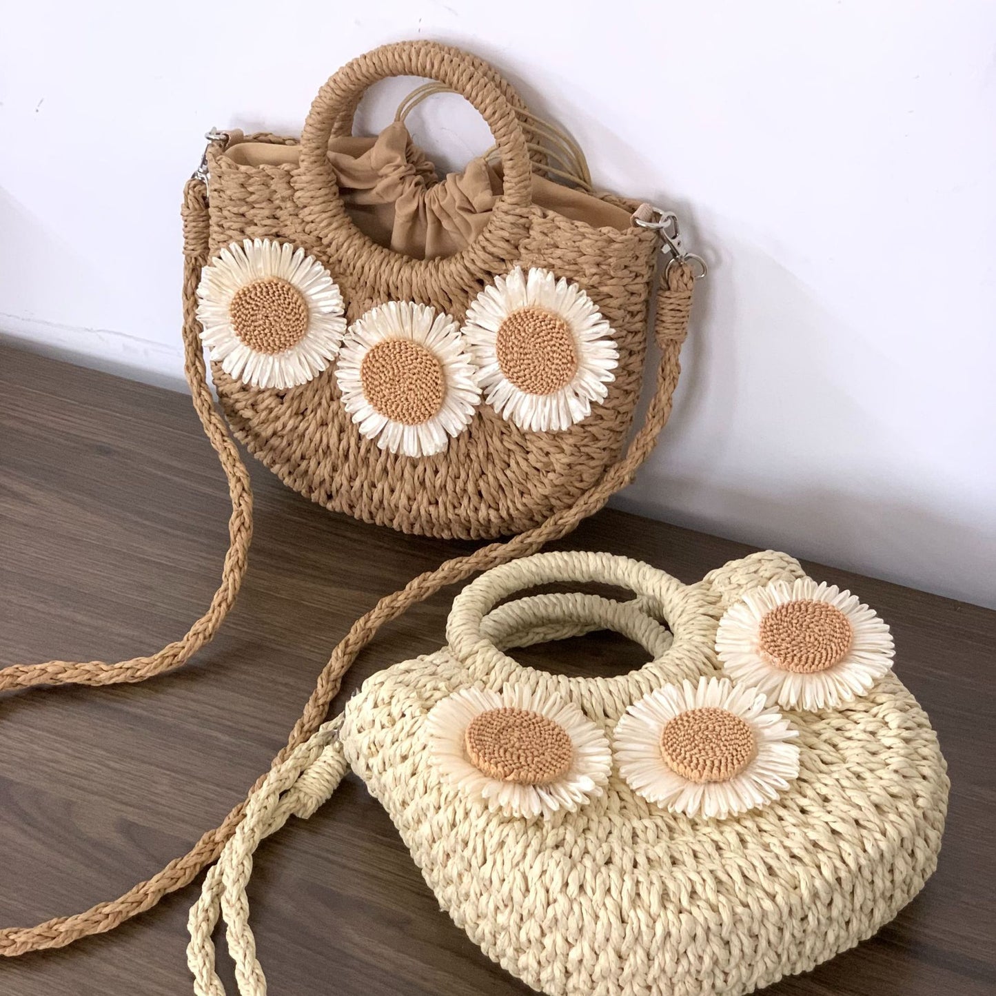 Handtasche Aus Naturmaterial mit Floralen Akzenten Brehn