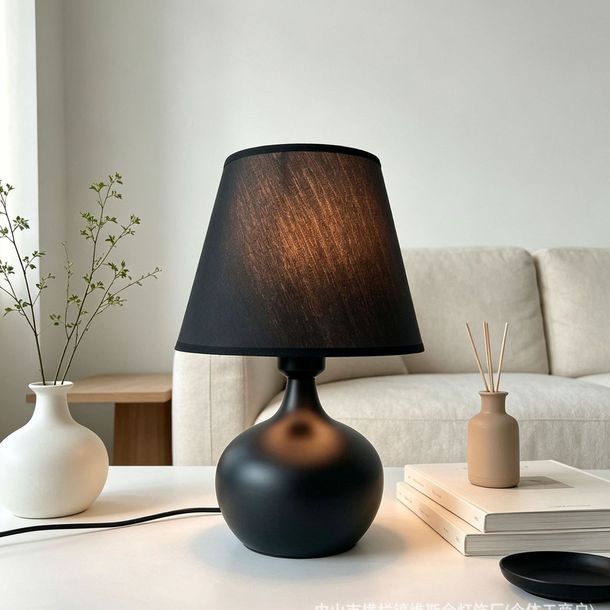 Zeitgenössische dekorative Tischlampe