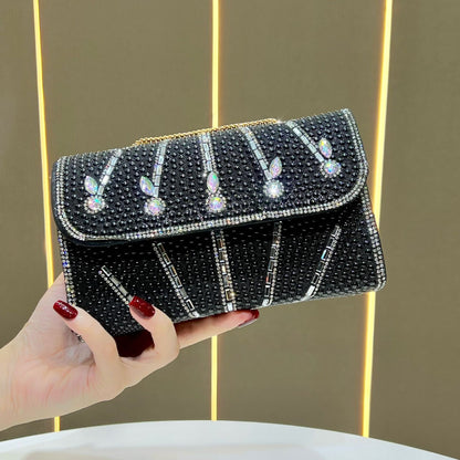 Elegante, mit Kristallen verzierte Abend-Clutch