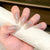 Glamouröse Stiletto Press-On Nail Art Set mit floralen und Glitzerdetails Brehn