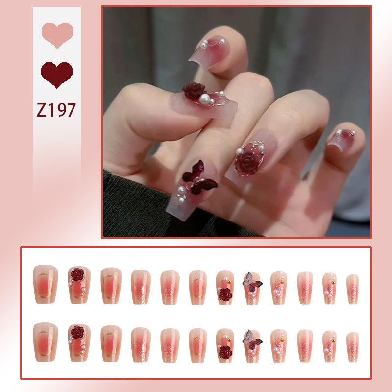 Kunstnagelset mit eleganten Glitzerverzierungen und schimmernden Akzenten Brehn