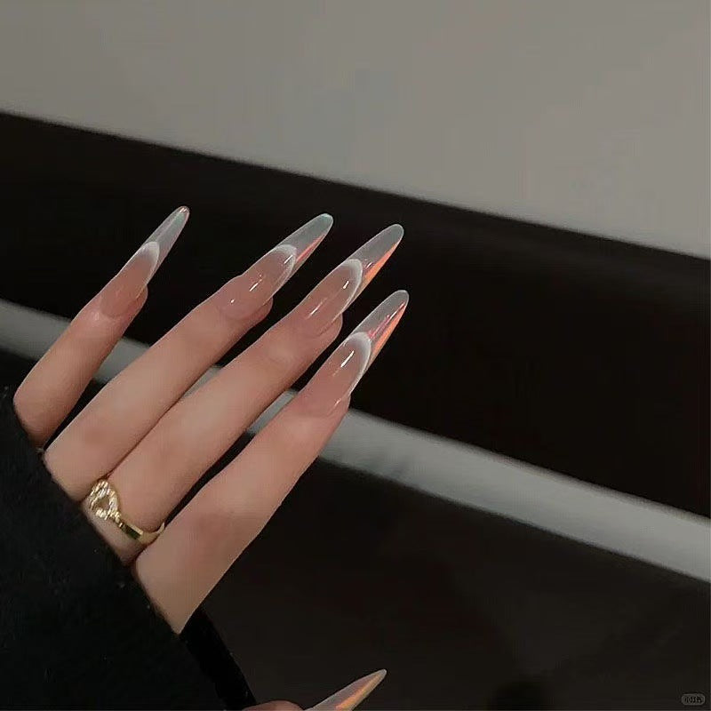 Glatte Stiletto-Nagelerweiterungen