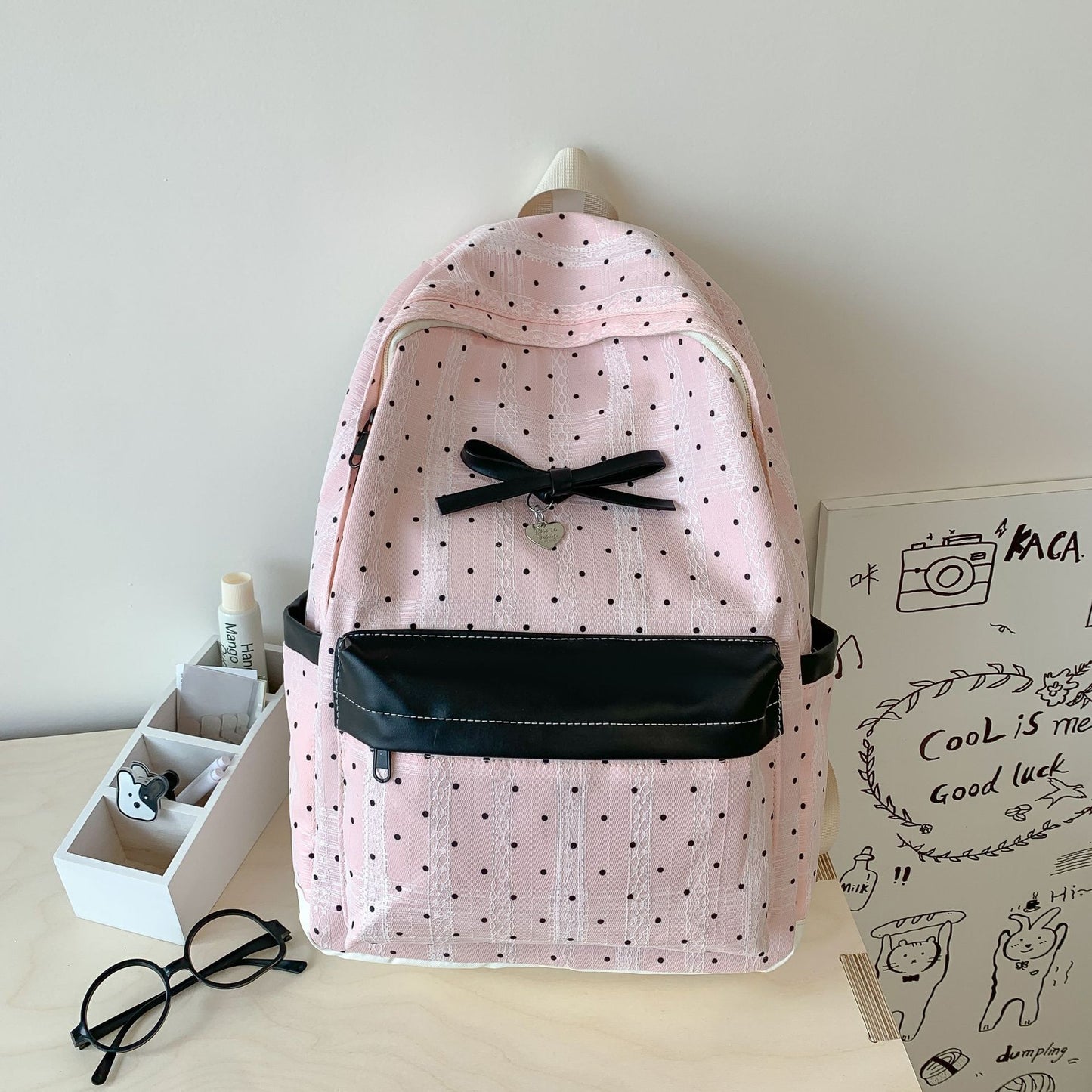 Stylischer gepunkteter Rucksack