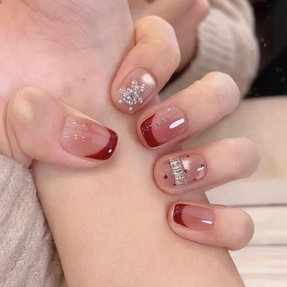 Elegante mit Strass veredelte Nagelkunst Brehn
