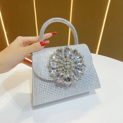 Glamouröse mit Strass besetzte Abend-Handtasche