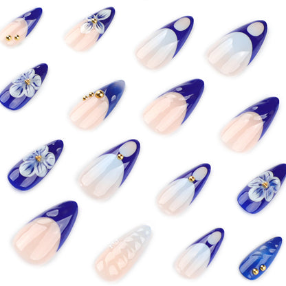 Kunstvolle Nailart mit floralen Akzenten und Glitzerverzierungen Brehn