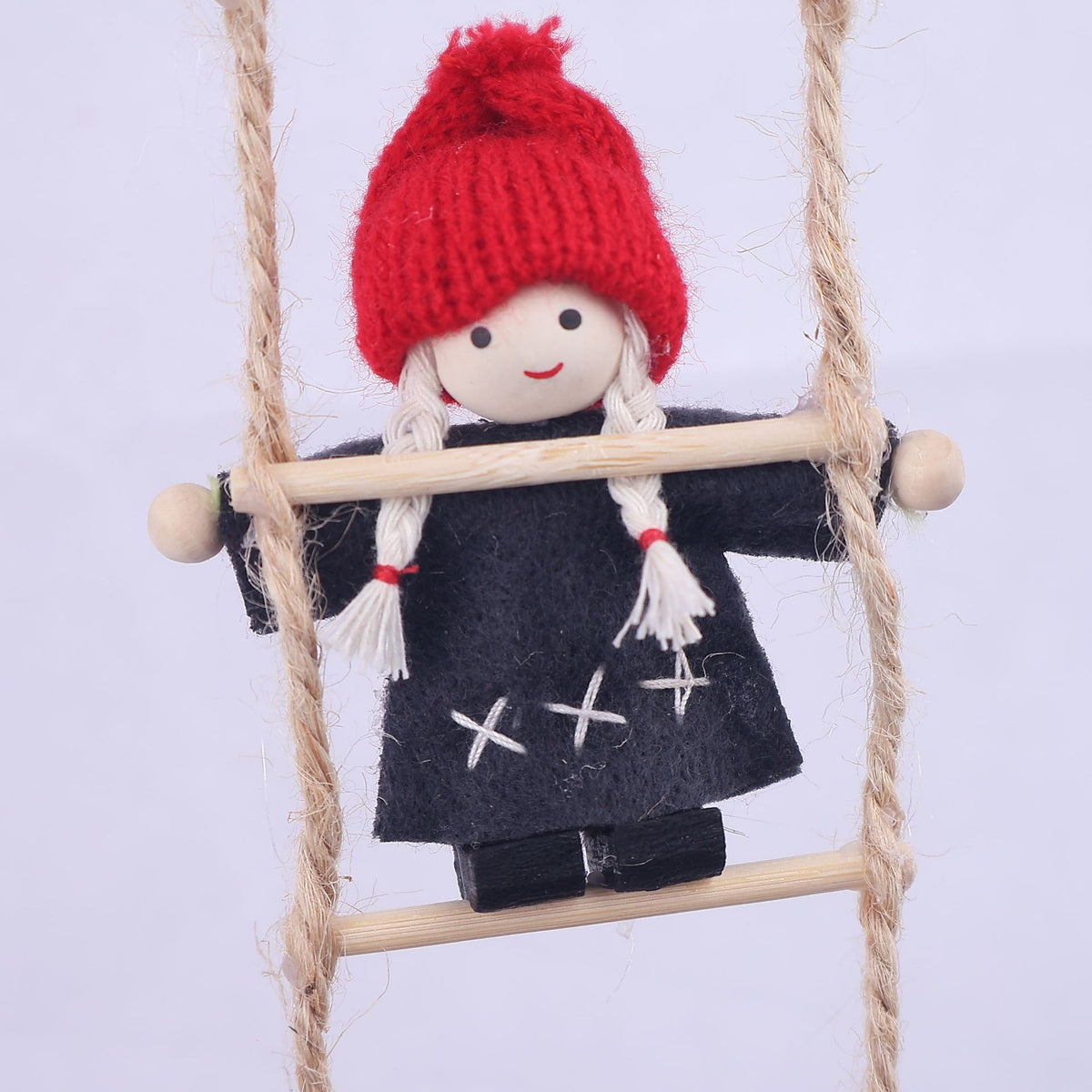 Dekorative Leiter mit Weihnachtsfiguren