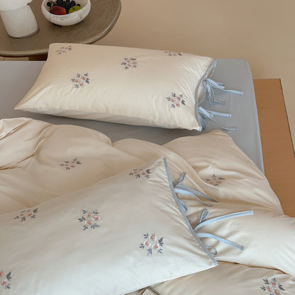 Besticktes florales Baumwoll-Bettbezug-Set mit Band-Bindekissenbezügen