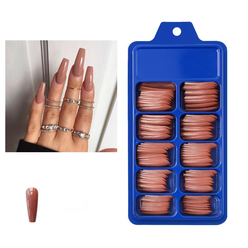 Kunstnägel mit langem French Tip Design Brehn