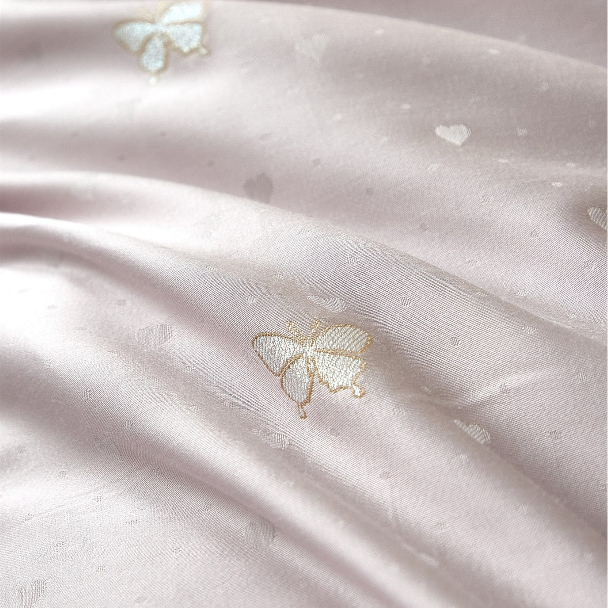 Seiden-Satin Bettbezug-Set mit subtiler Jacquard-Blumenmotiv und geflochtenen Kissenbezügen