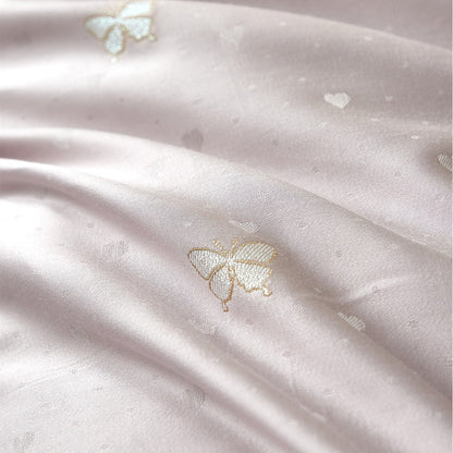 Seiden-Satin Bettbezug-Set mit subtiler Jacquard-Blumenmotiv und geflochtenen Kissenbezügen