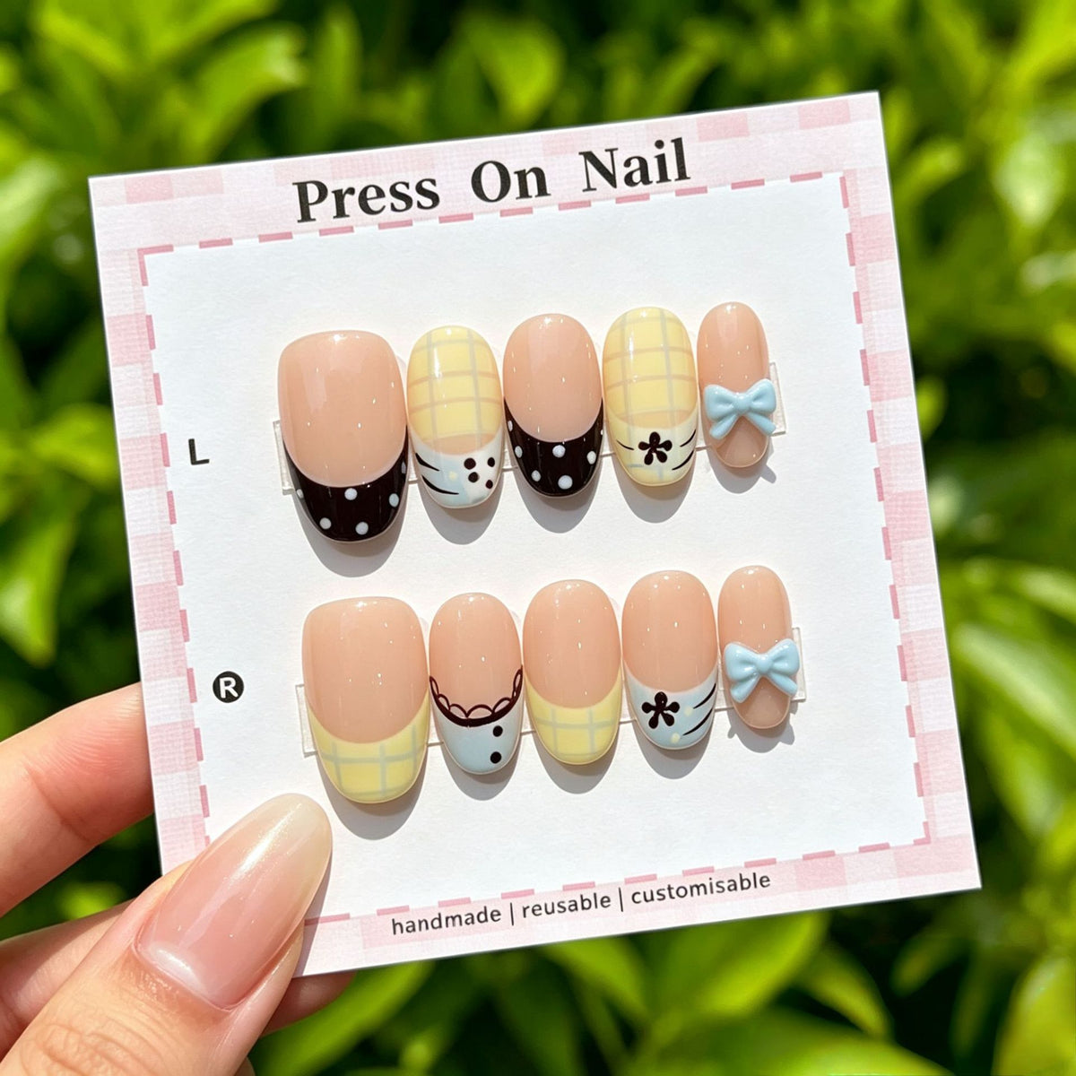 Anpassbare florale Press-On Nagelkollektion