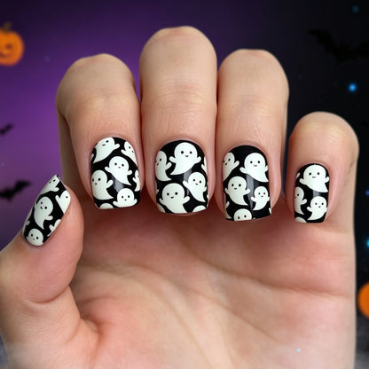 Halloween-Themed Gespensterdesign Nagelkunst Brehn