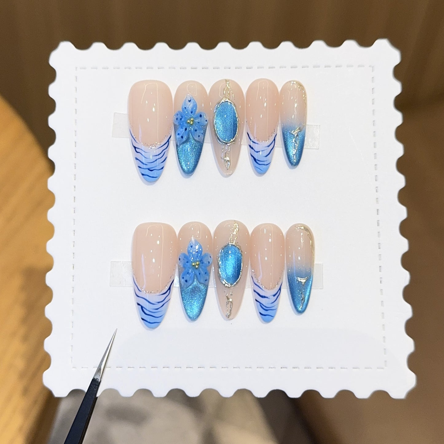 Kunstnägel mit Exquisite Blumen- und Glitzermotiven Brehn