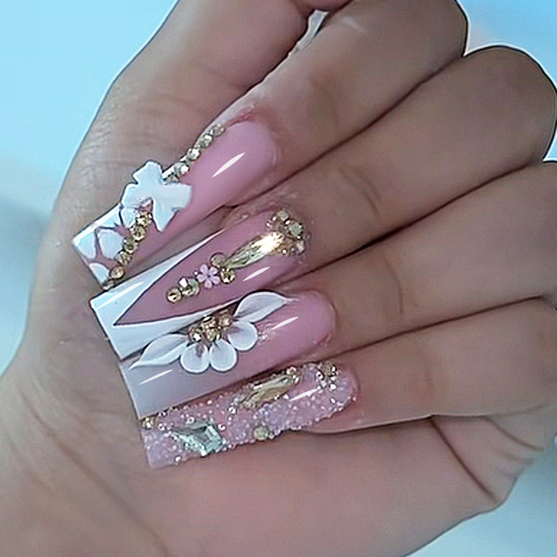 Dekorativer künstlicher Nagelset mit floralen und Juwel-Akzenten Brehn