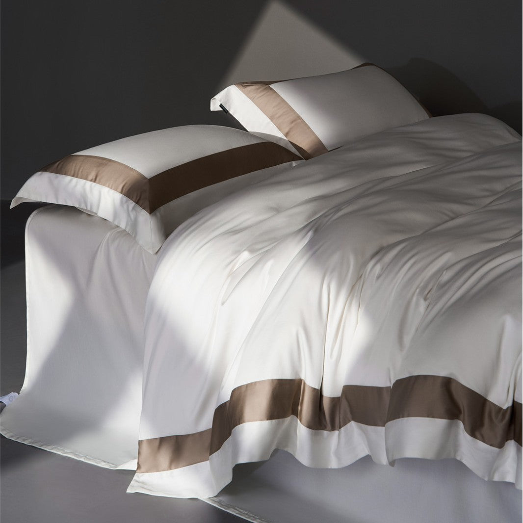 Luxuriöses Satin Bettbezug Set mit kontrastiertem Rand und Kissenbezügen