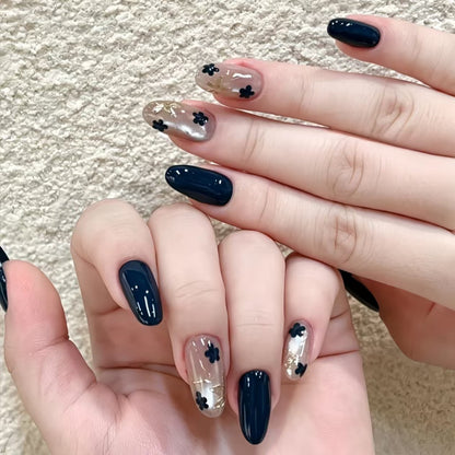 Blumige dekorative Nagelverbesserungen