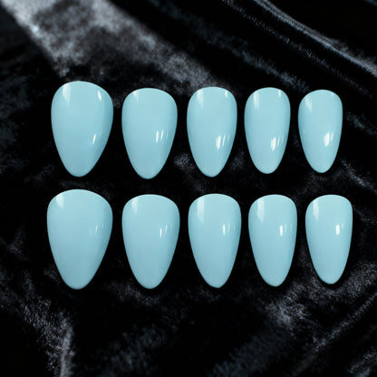 Elegante Glänzende Stiletto-Nagelveränderungen Brehn