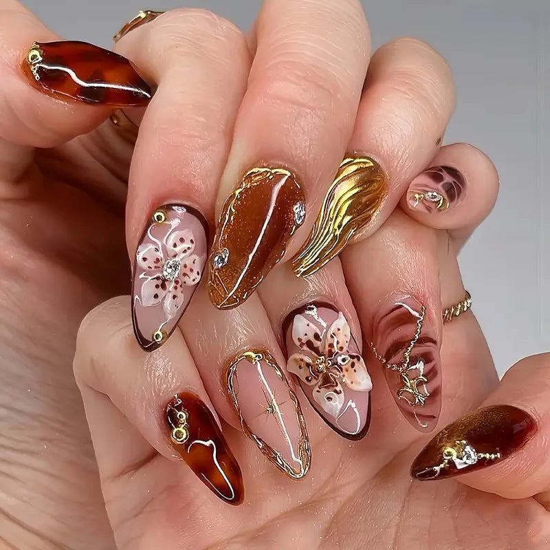 Künstlerisches Florales Design Press-On Nagelset Brehn
