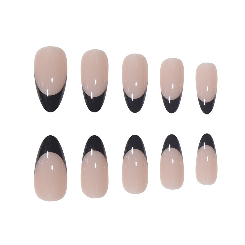Stylisches French Tip Nagelkunst Brehn