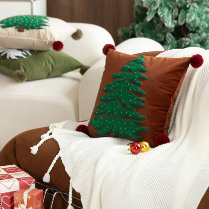 Dekorativer Samt-Kissenbezug mit handgetuftetem Tannenbaum, Pompon-Ecken und Perlenapplikation Brehn