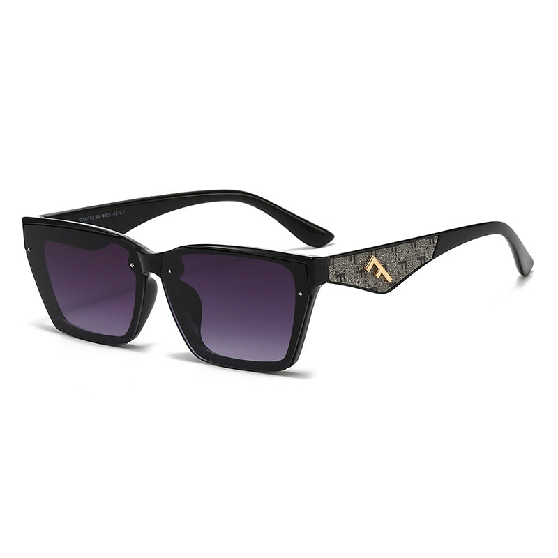 Damen quadratische Sonnenbrille mit edelmattiertem Rahmen und modischen Akzenten Brehn