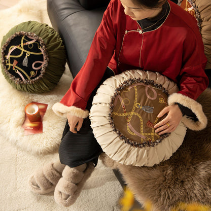 Rundes dekoratives Kissen mit plissiertem Rand, Fransenbesatz und Ketten‑Tassel‑Motiv Brehn