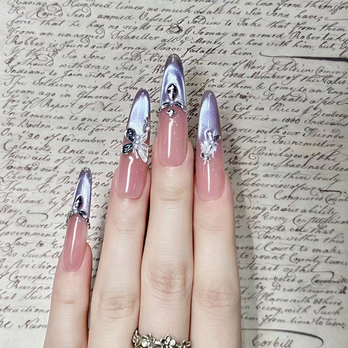 Dekorative Nagelkunst