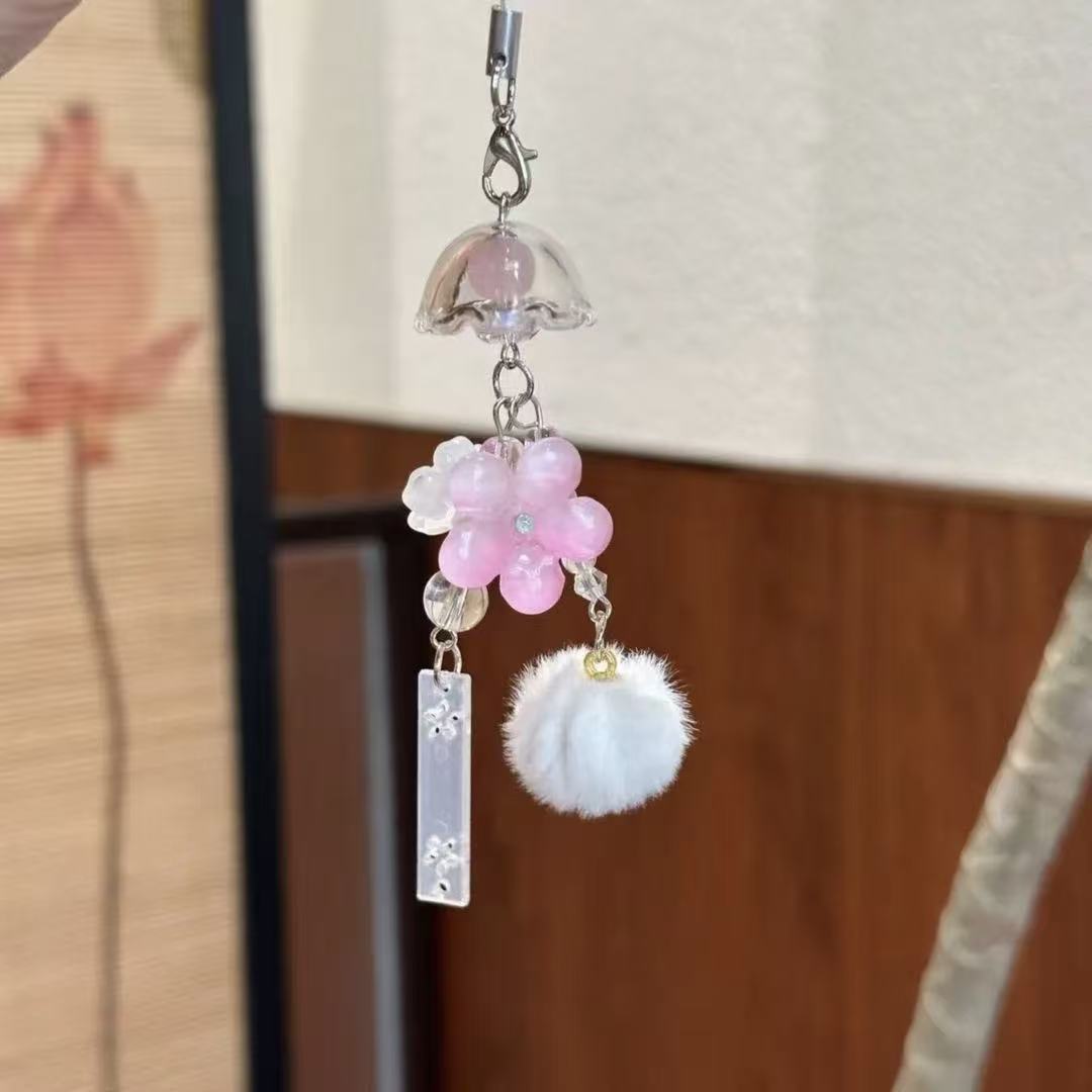 Dekorativer Blumen- und Pom Pom Charm Schlüsselanhänger Brehn