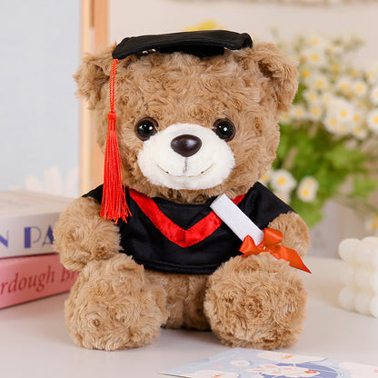 Festlicher Feiertags-Plüschbär Dekorative sitzende Kuschelfigur mit Pom-Pom-Schal & Veloursmütze Brehn