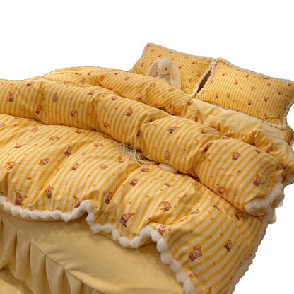 Niedliche Bettwäsche-Garnitur mit Teddyfleece-Wendefunktion und Bommelkante