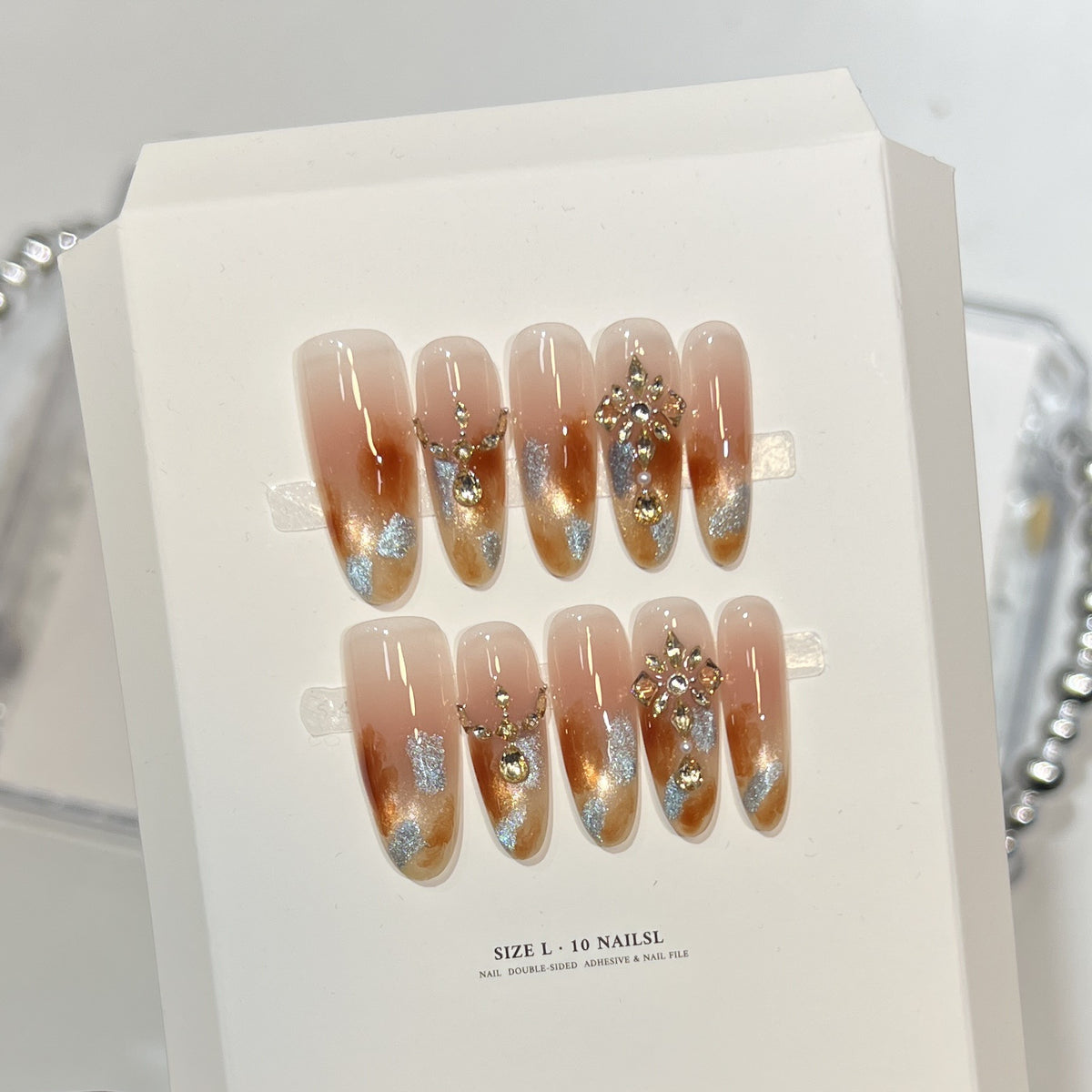 Dekorative Stiletto Press-On-Nagelset mit Blumenmustern Brehn