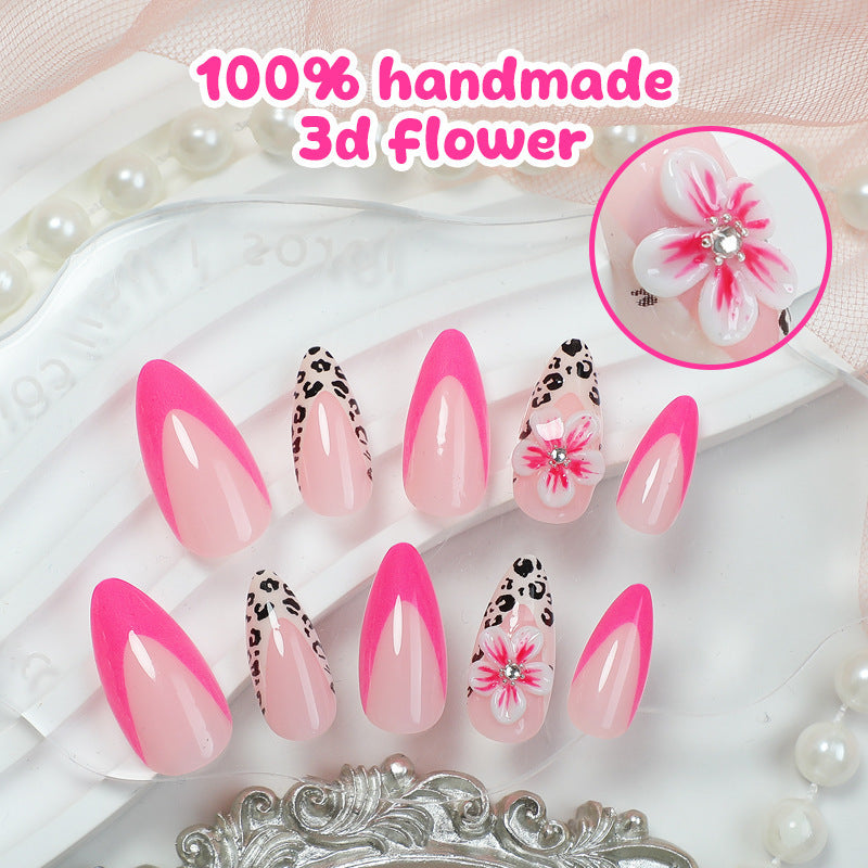Kreatives Kunstnagelset mit floralem Leopardendesign Brehn