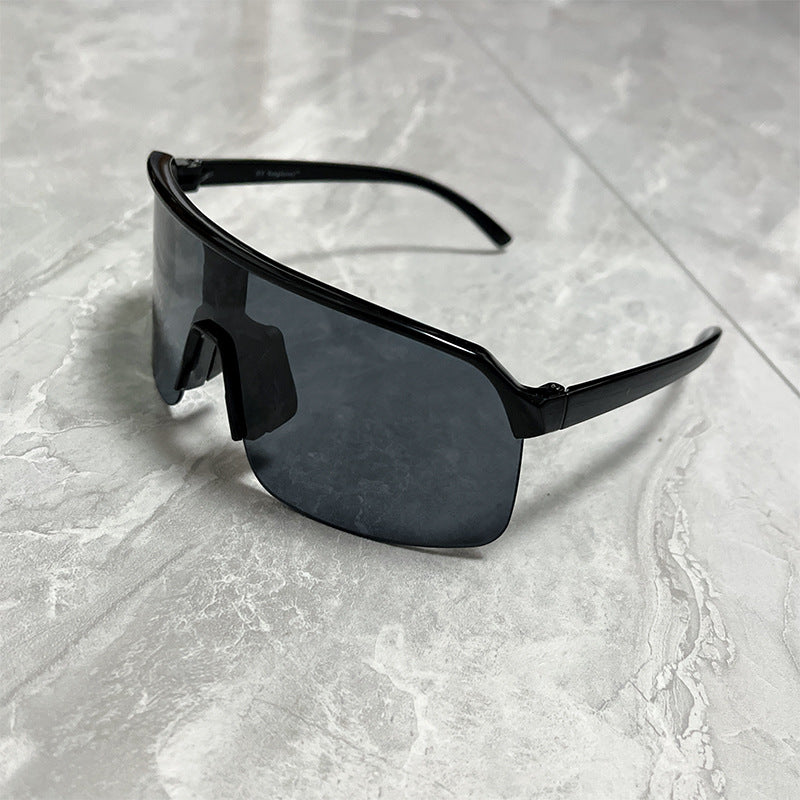Damen Sportliche Sonnenbrille mit breitem Rahmen und integriertem UV-Schutz Brehn