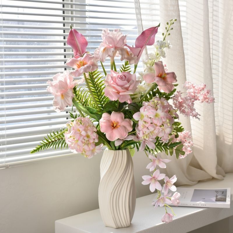 Lebensechte künstliche Blumenstrauß-Anordnung