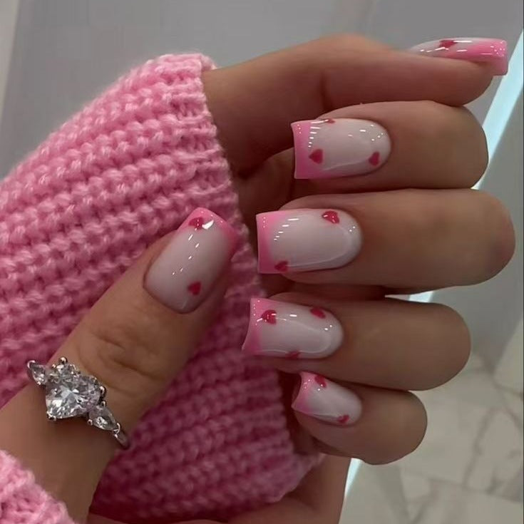 Nail Art Set mit verspielten Herzmotiv und eleganten Akzenten Brehn