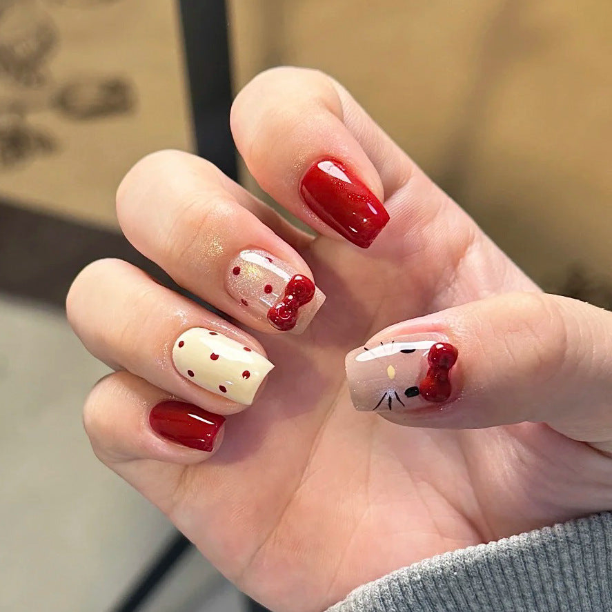 Kunstvolle Nagelkunst mit niedlichen Schleifenmotiven Brehn
